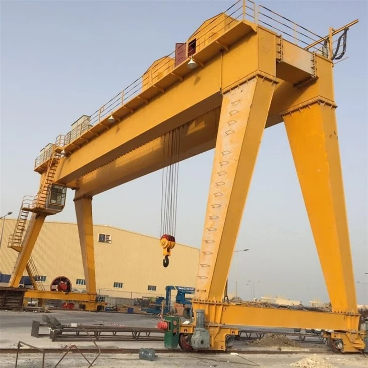 Cần cẩu giàn nâng 150 tấn