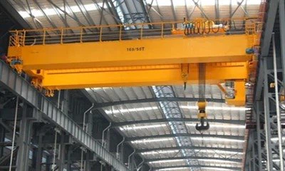 Cần cẩu cửa hàng trên cao
